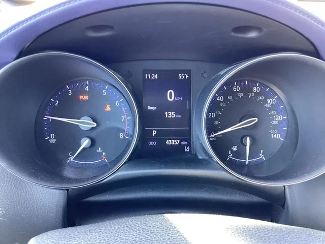 Used 2020 Silver Toyota XLE image 15
