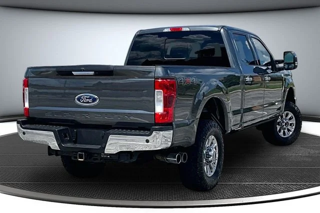 Used 2019 Magnetic Metallic Ford Lariat image 6