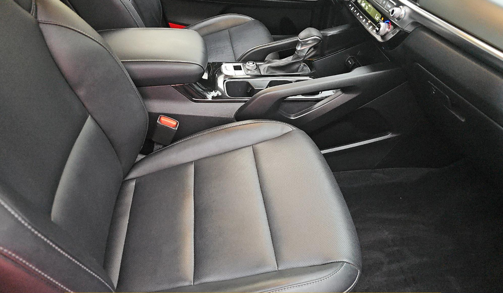 Used 2022 Black Kia LX image 14