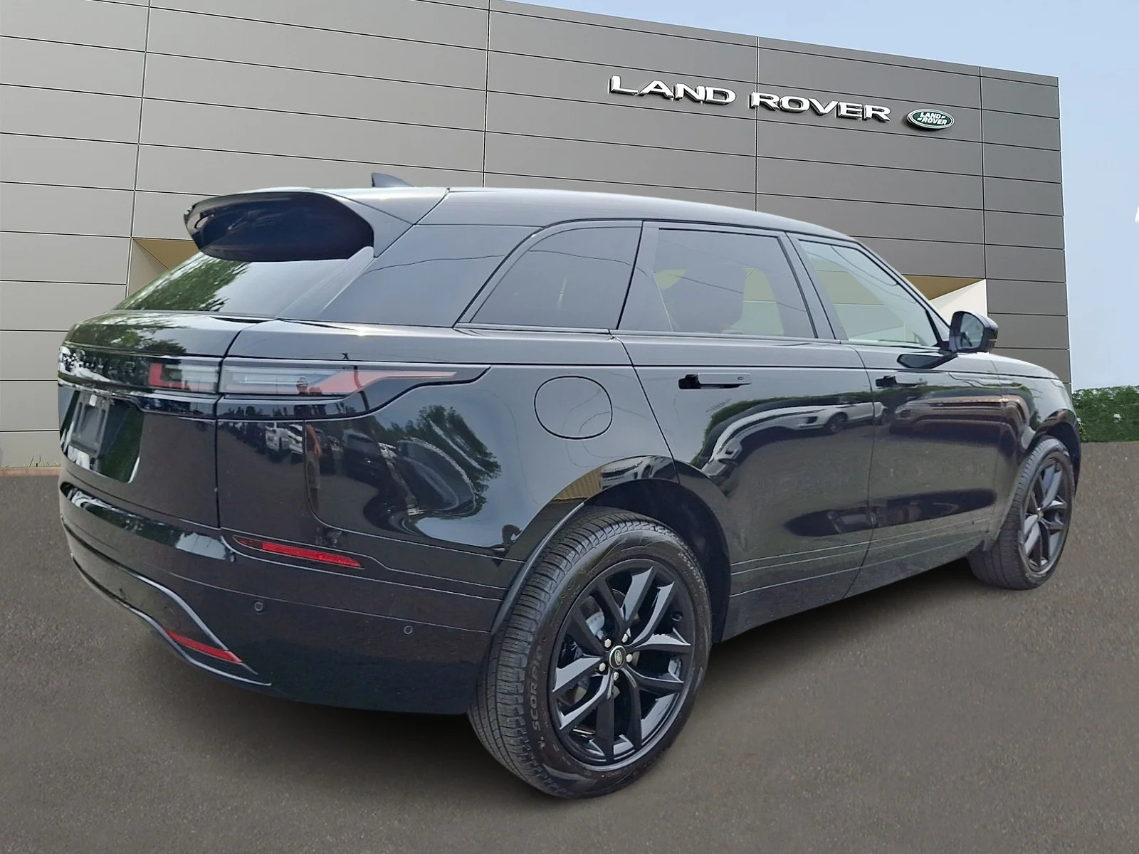 New 2026 Santorini Black Land Rover Belgravia Edition image 2