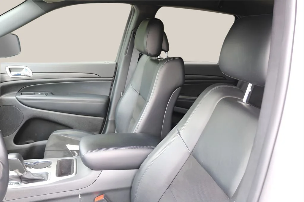 Used 2022 White Jeep Laredo X image 14
