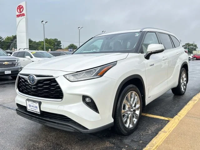 Used 2021 White Toyota Limited image 5
