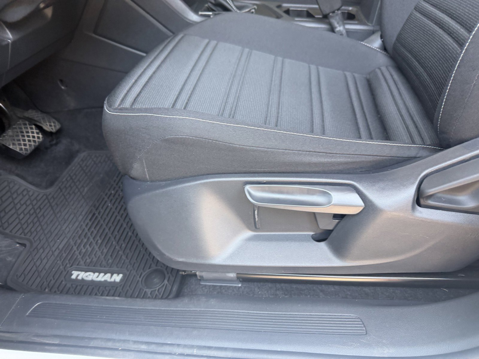 Used 2024 Pure White Volkswagen S image 21