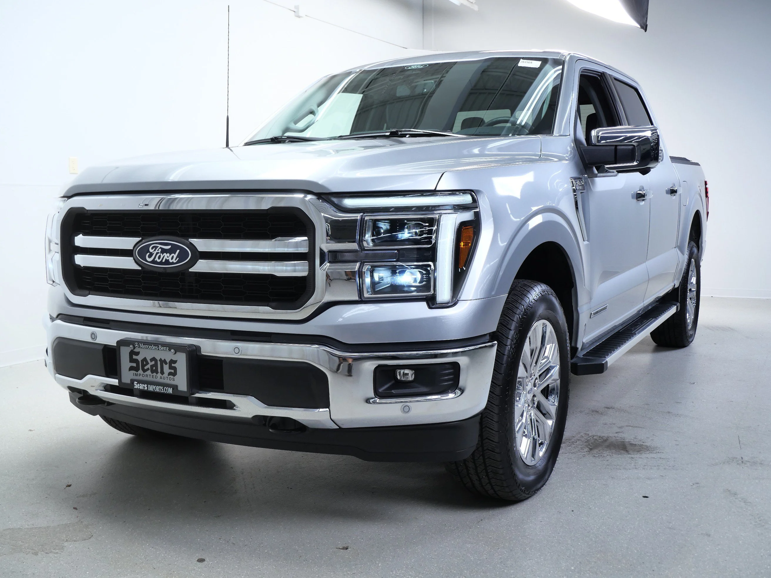 Used 2025 Iconic Silver Metallic Ford LARIAT 4WD SuperCrew 5.5