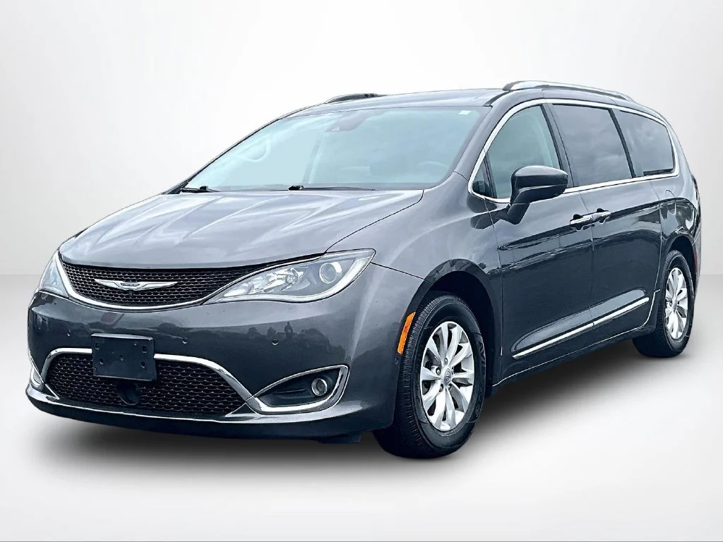 Used 2019 Gray Chrysler Touring L image 33