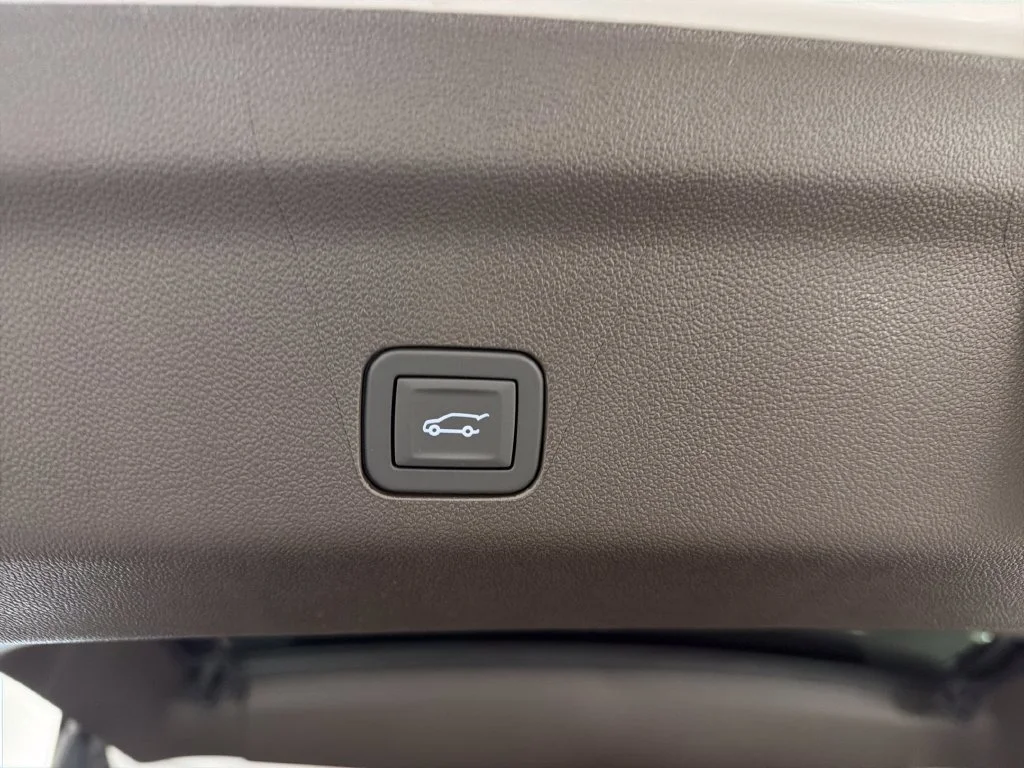 New 2026 Summit White GMC Elevation image 9