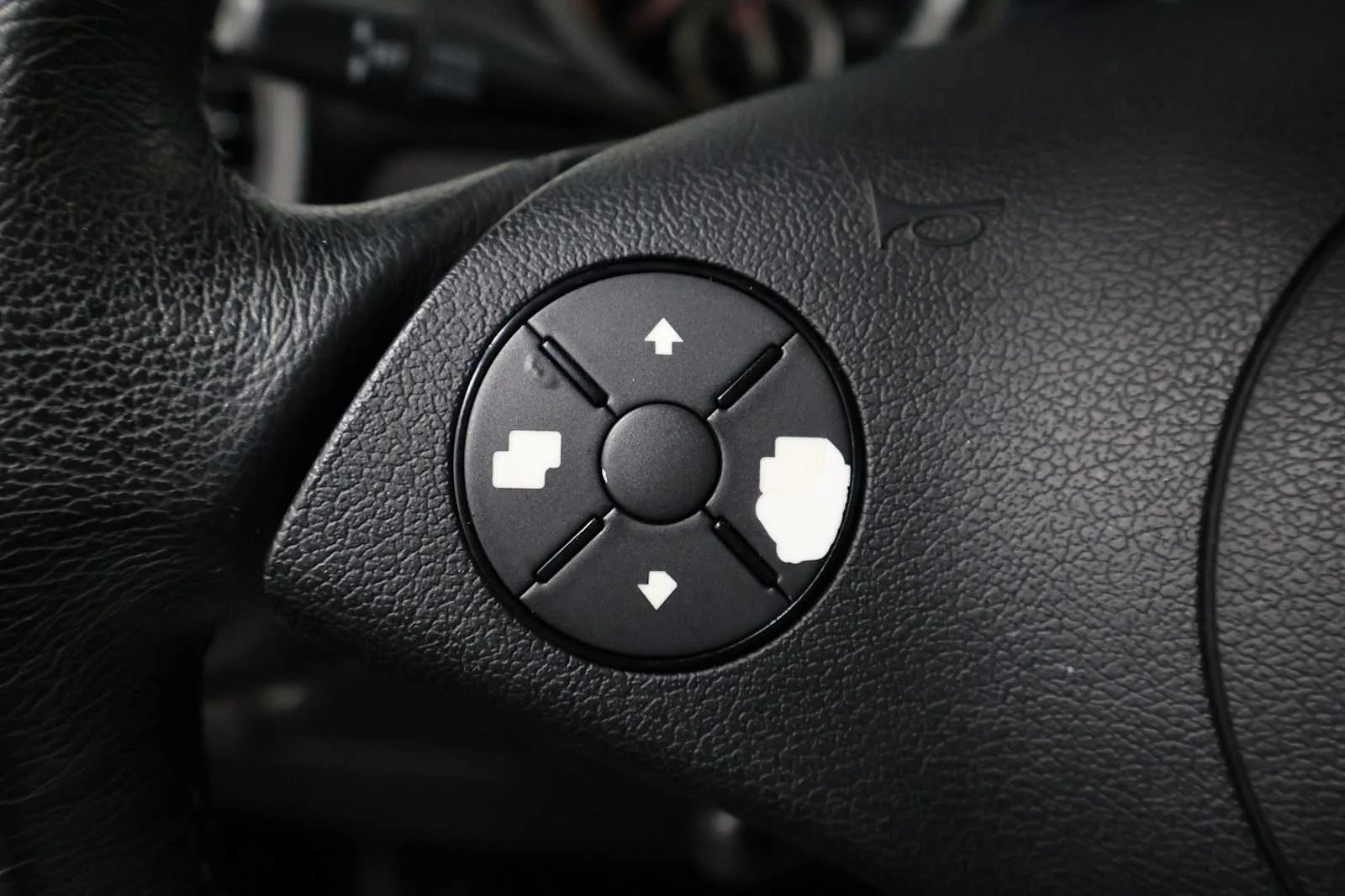 Used 2009 Arctic White Mercedes-Benz 3.0L image 21