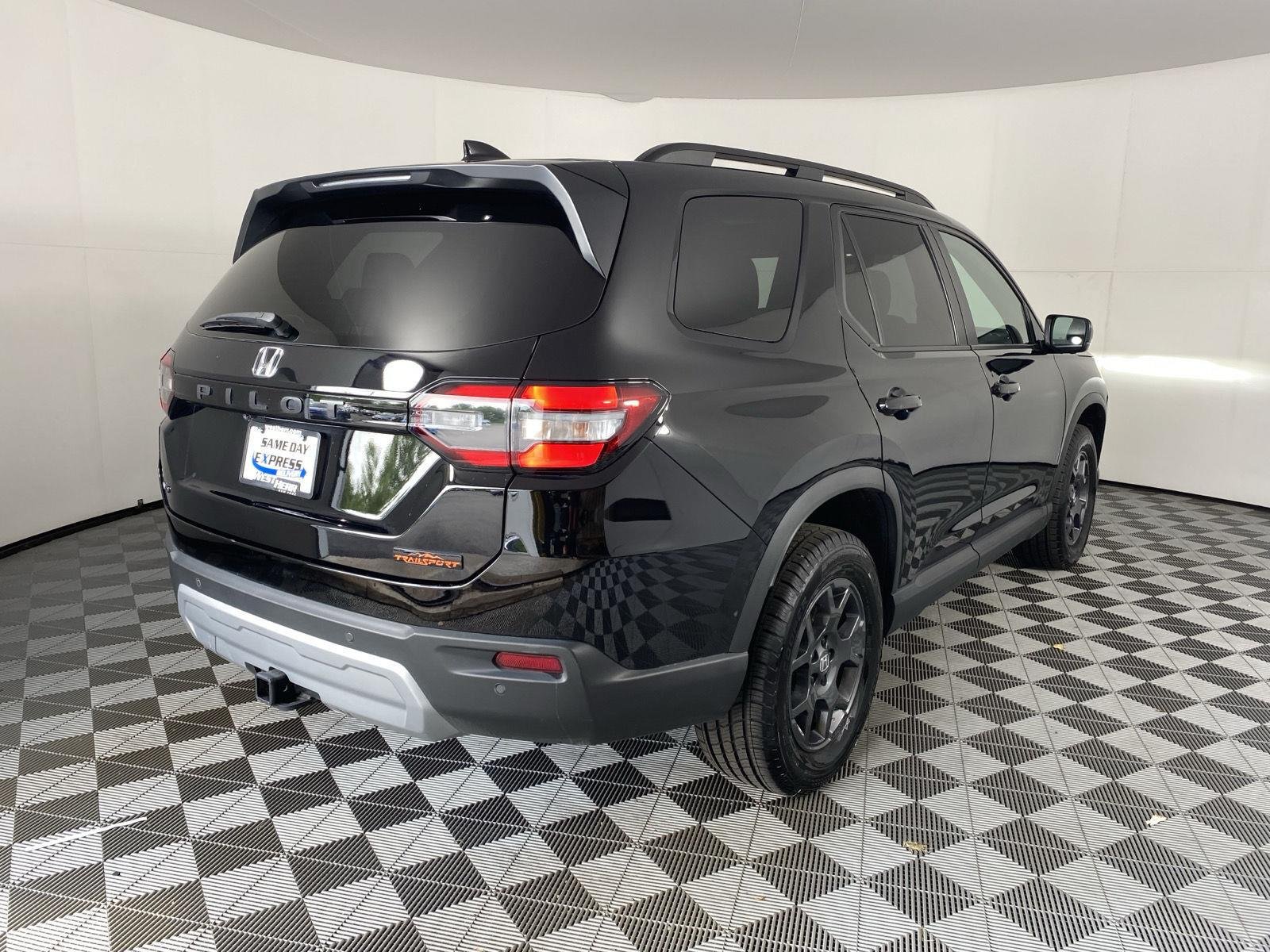 Used 2024 Crystal Black Pearl Honda TrailSport image 9