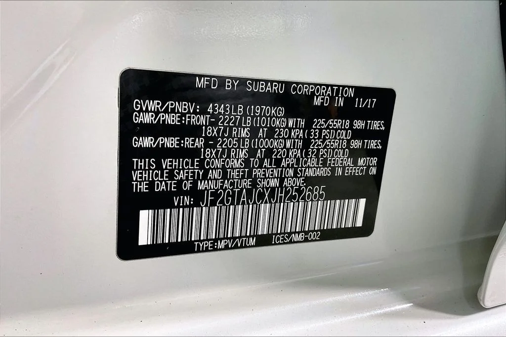 Used 2018 White Subaru 2.0i Limited image 31