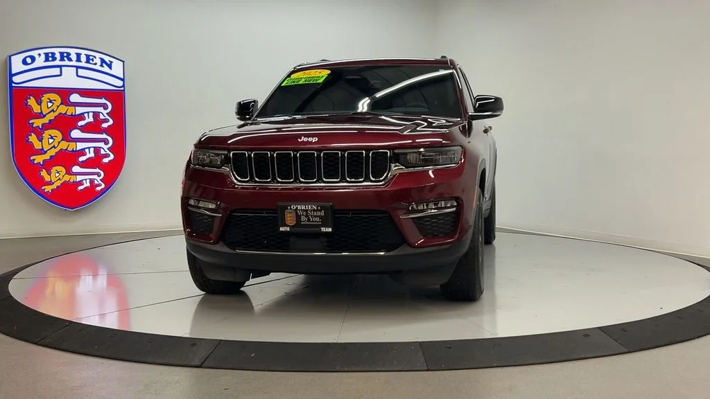 Used 2025 Velvet Jeep Limited image 9