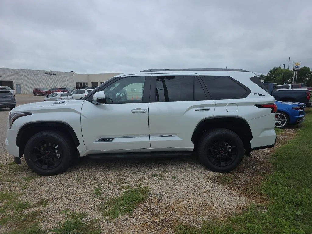 New 2026 Wind Chill Pearl <sup>1</sup> Toyota  Platinum image 6