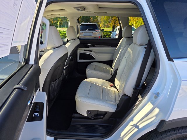 Used 2020 Snow White Pearl Kia SX image 18