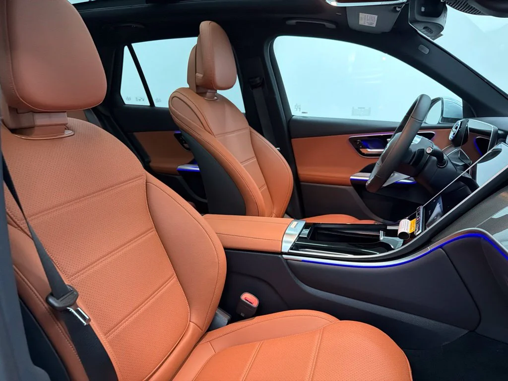 New 2027 Silver Mercedes-Benz GLC 300 image 31