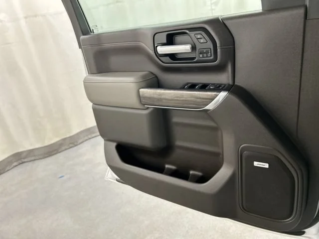 Used 2020 Iridescent Pearl Tricoat Chevrolet LTZ image 24
