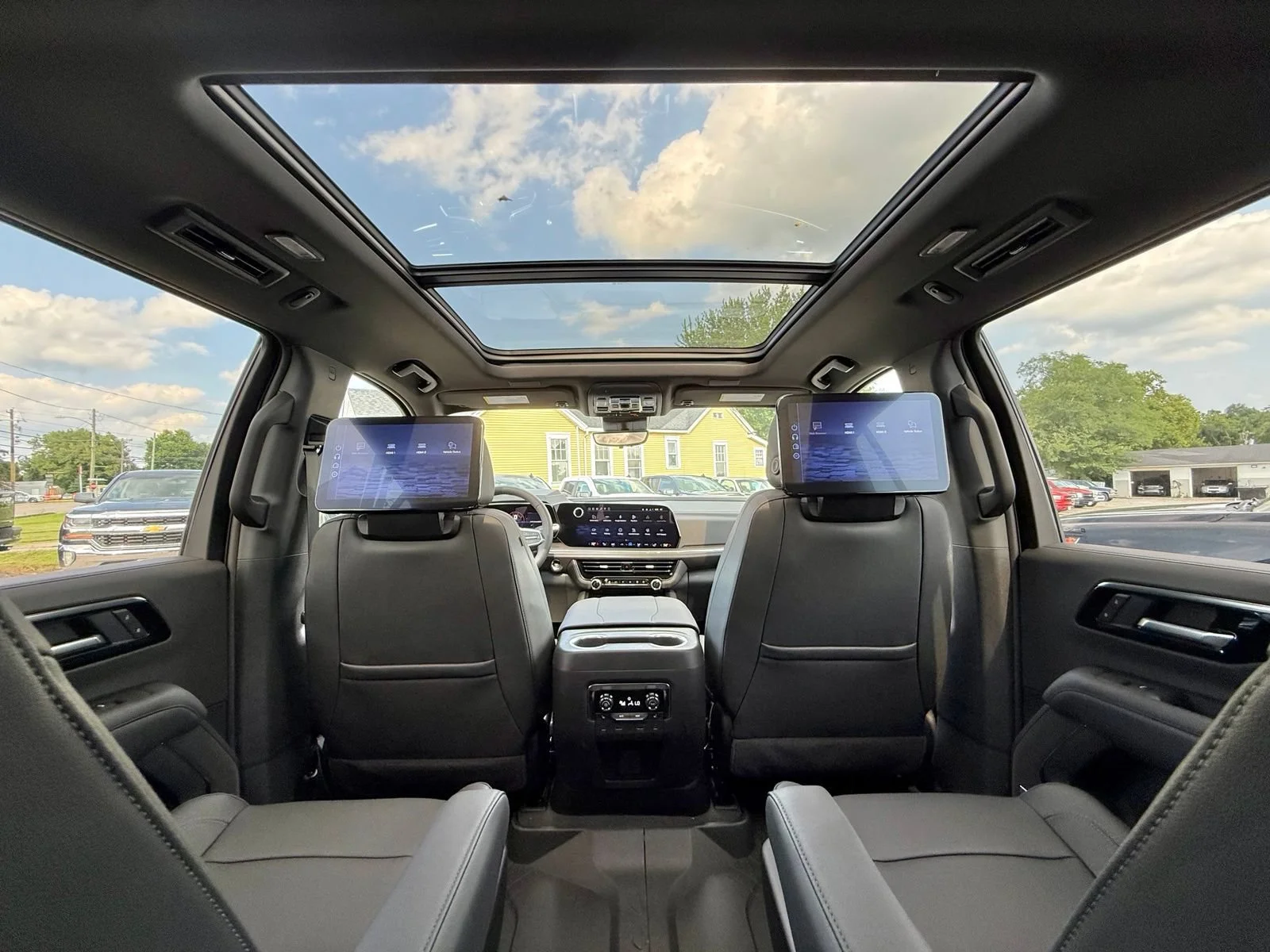 2026 Chevrolet Tahoe Z71 - Photo 5
