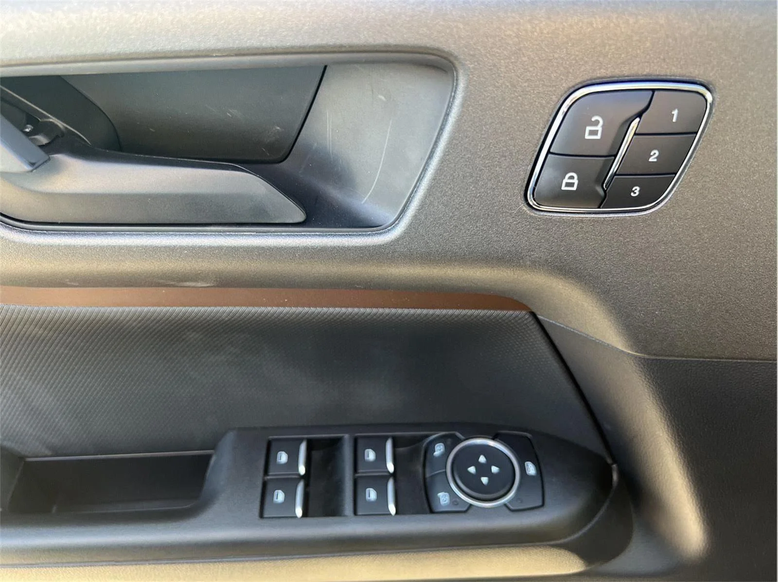 Used 2025 CARBONIZED GRAY METALLIC Ford Outer Banks image 4