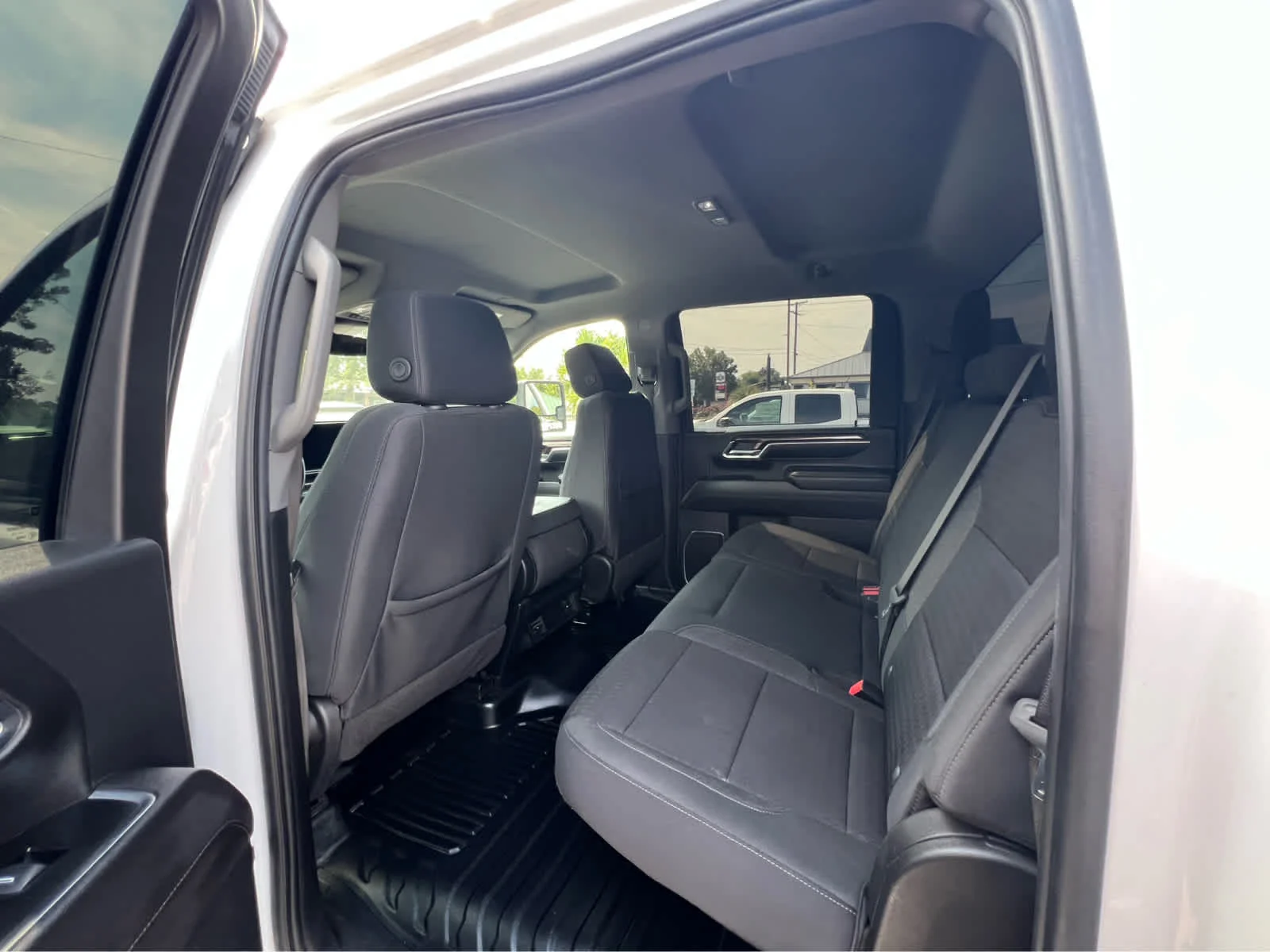 Used 2024 Summit White Chevrolet LT image 7