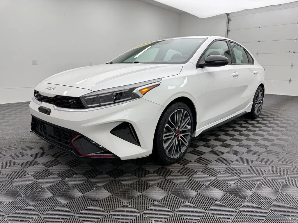 Used 2023 White Kia GT image 2