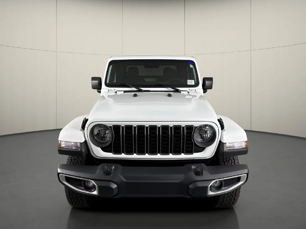 Used 2025 White Jeep High Tide image 3