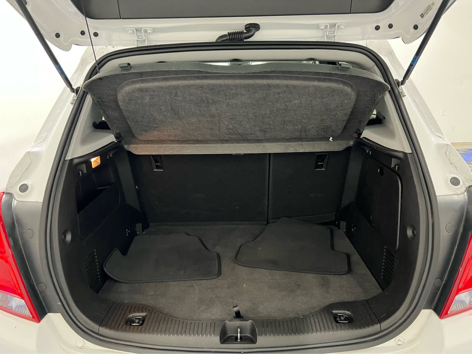 Used 2019 Summit White Chevrolet LT image 10