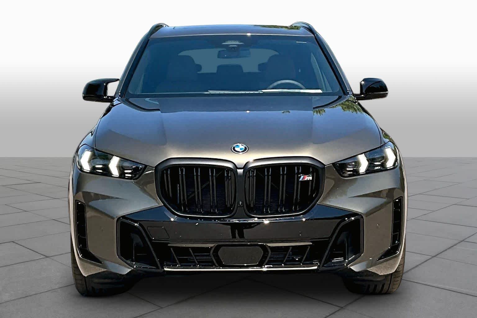 New 2026 Manhattan Green Metallic BMW M60i image 3