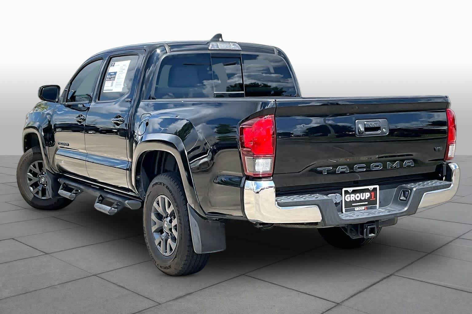 Used 2022 Midnight Black Metallic Toyota SR5 image 11