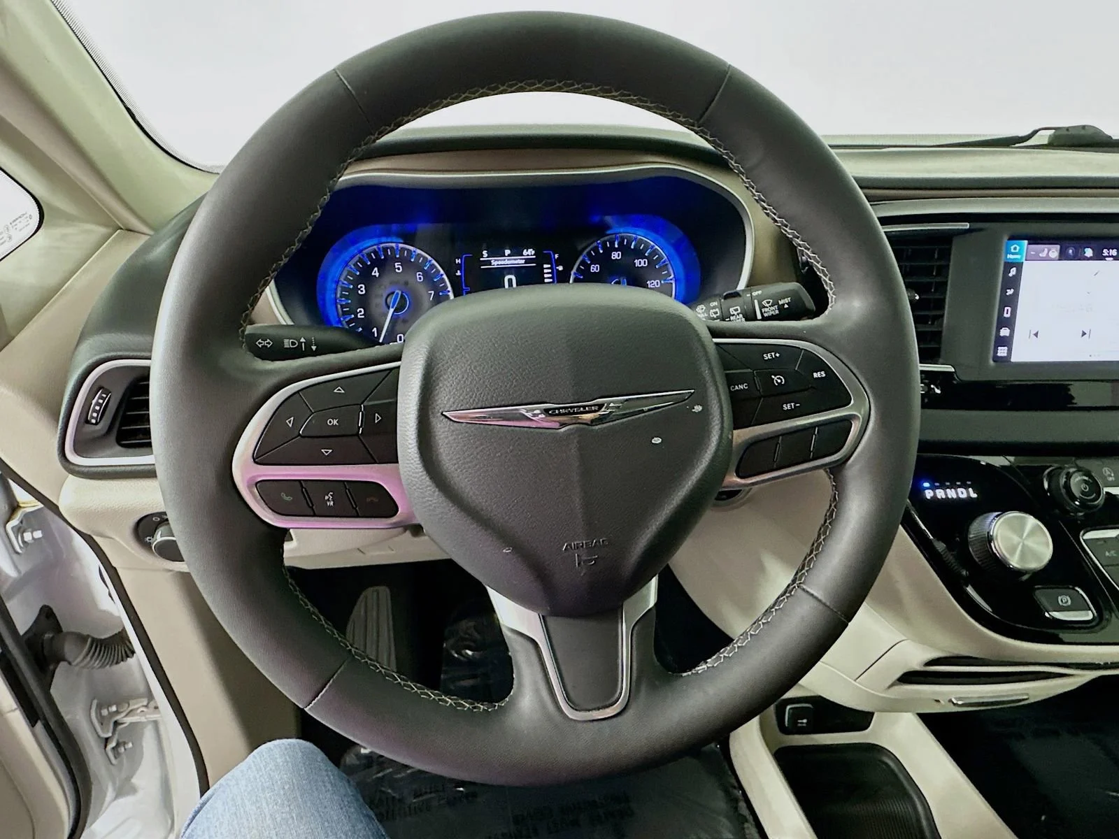 Used 2023 White Chrysler LX image 12