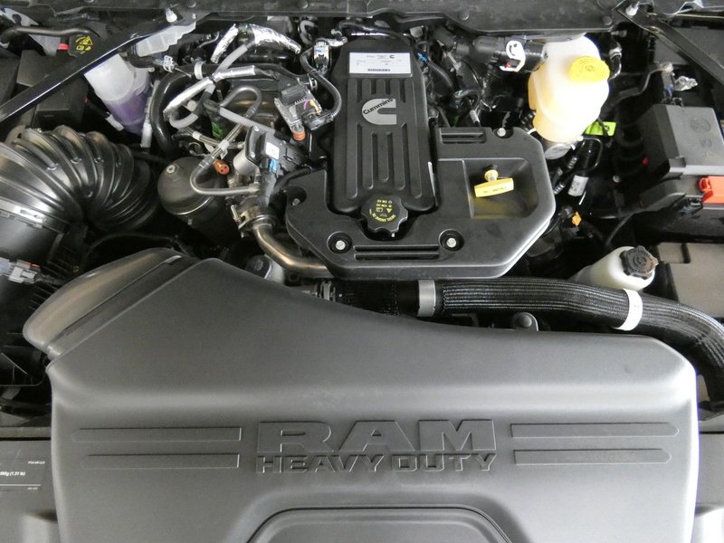 New 2026 Diamond Black Crystal Pearl-Coat Exterior Paint RAM Limited Mega Cab 6