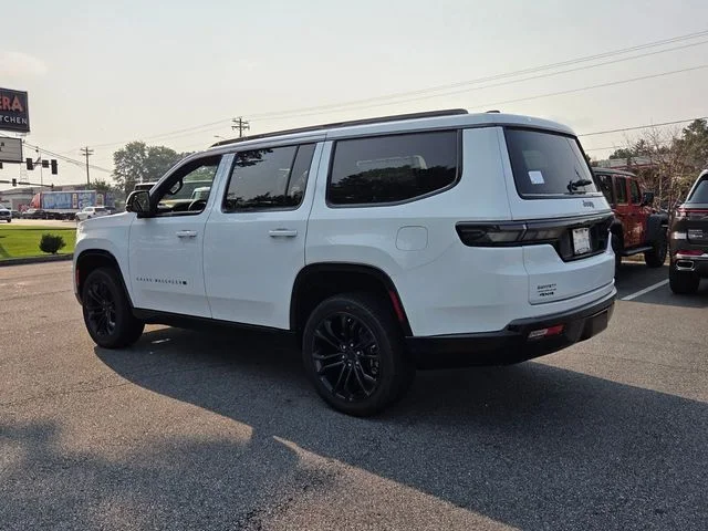New 2026 Bright White Clear-Coat Exterior Paint Jeep Summit Reserve image 6