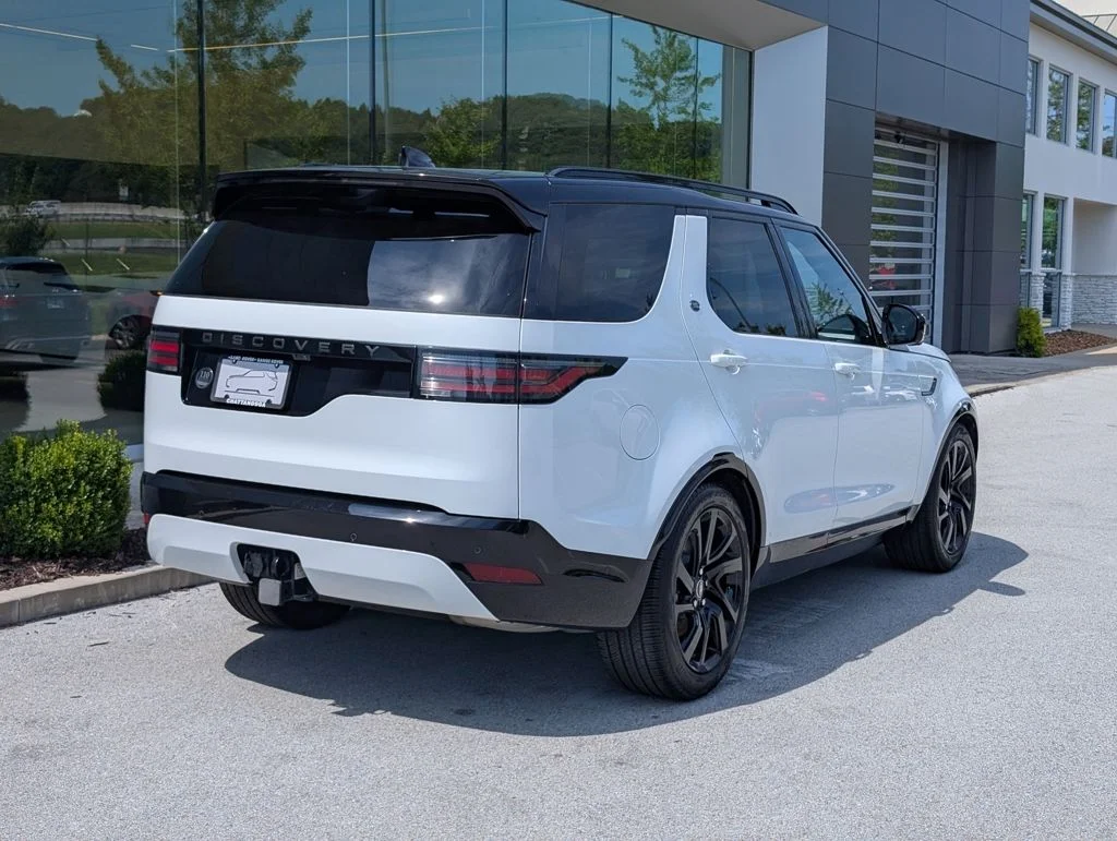 Certified Used 2025 White Land Rover Dynamic SE image 7