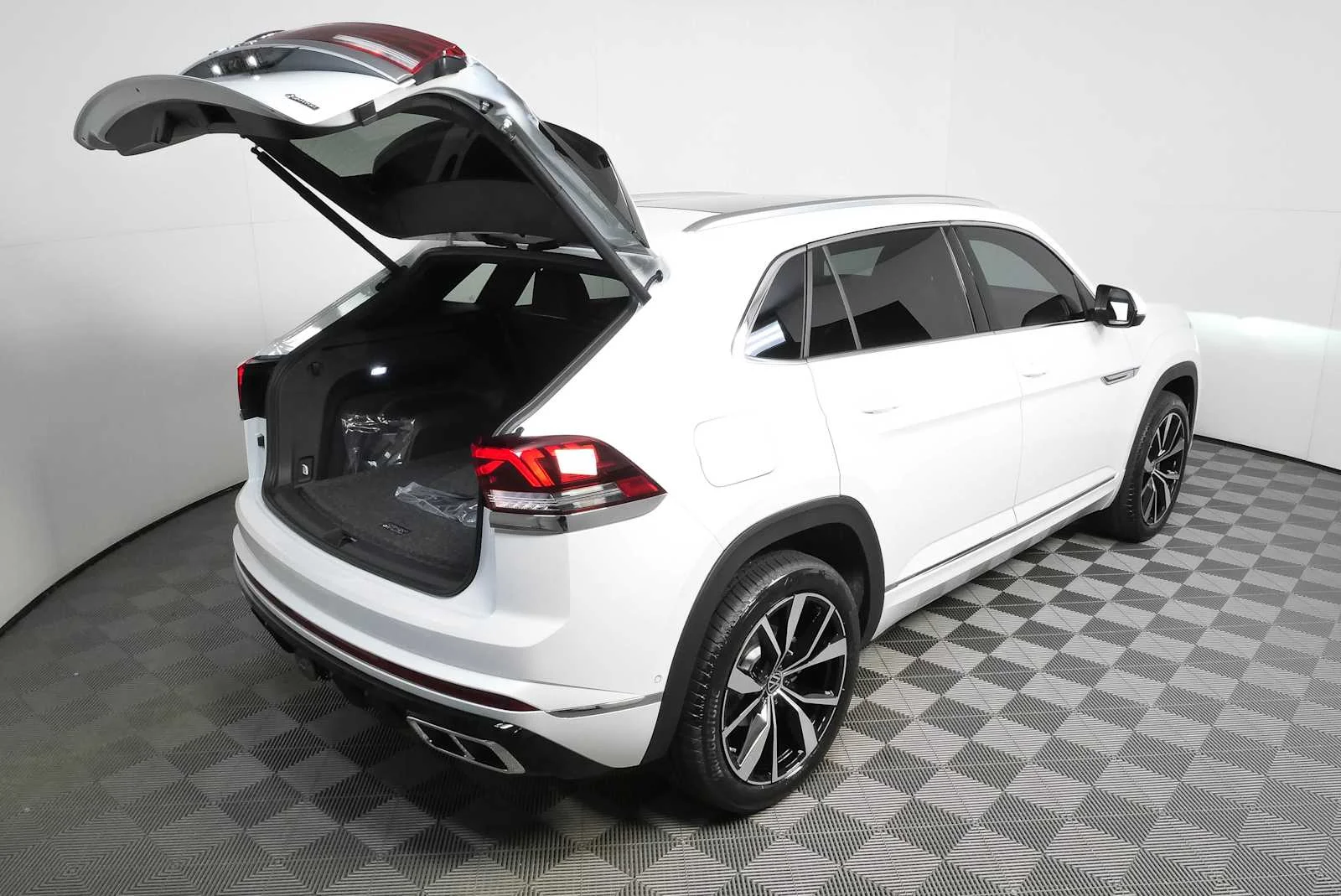 New 2026 Opal White Pearl Volkswagen 2.0T SEL Premium R-Line image 30