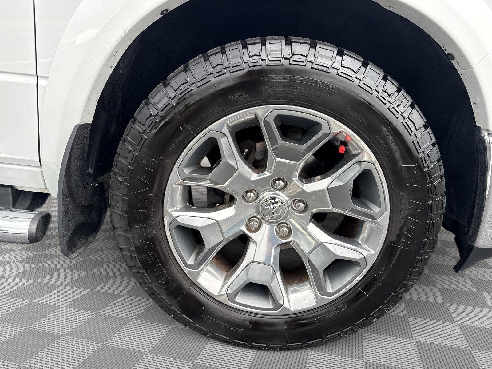 Used 2017 Bright White Clearcoat Ram Limited image 13