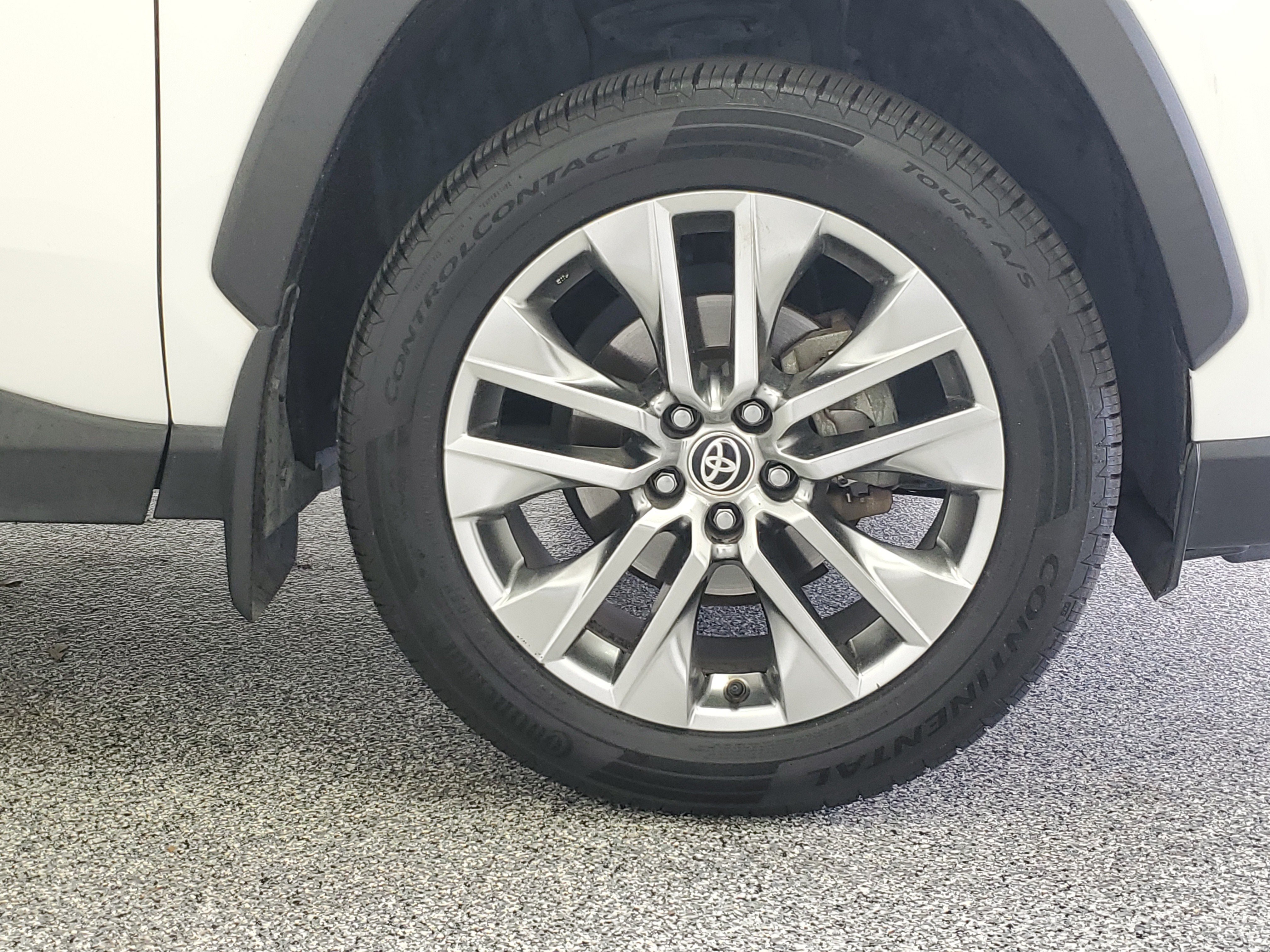 Certified Used 2020 Super White Toyota XLE Premium image 12