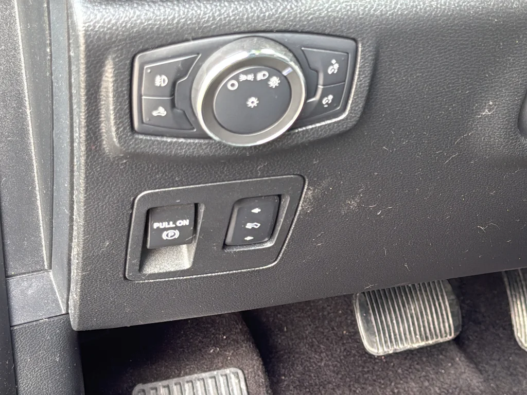 Used 2019 Black Ford XLT image 28