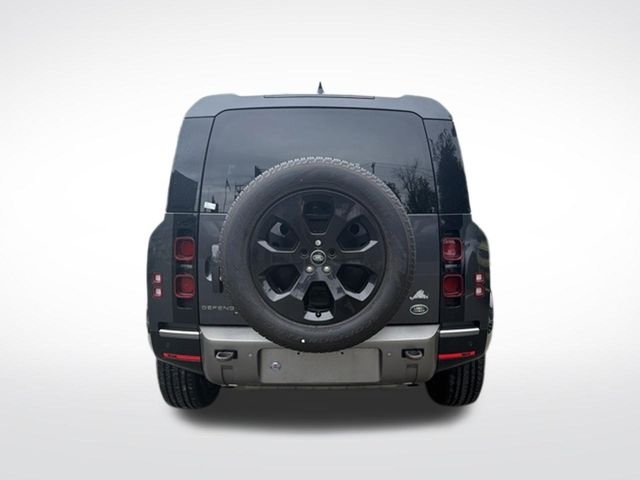 Used 2022 Gray Land Rover X-Dynamic HSE image 4