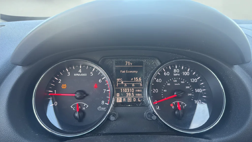 Used 2012 White Nissan SL image 17