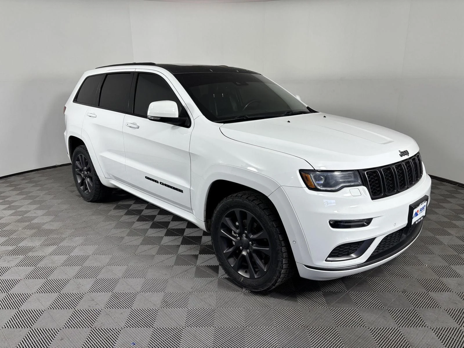 Used 2018 Bright White Clearcoat Jeep High Altitude image 10