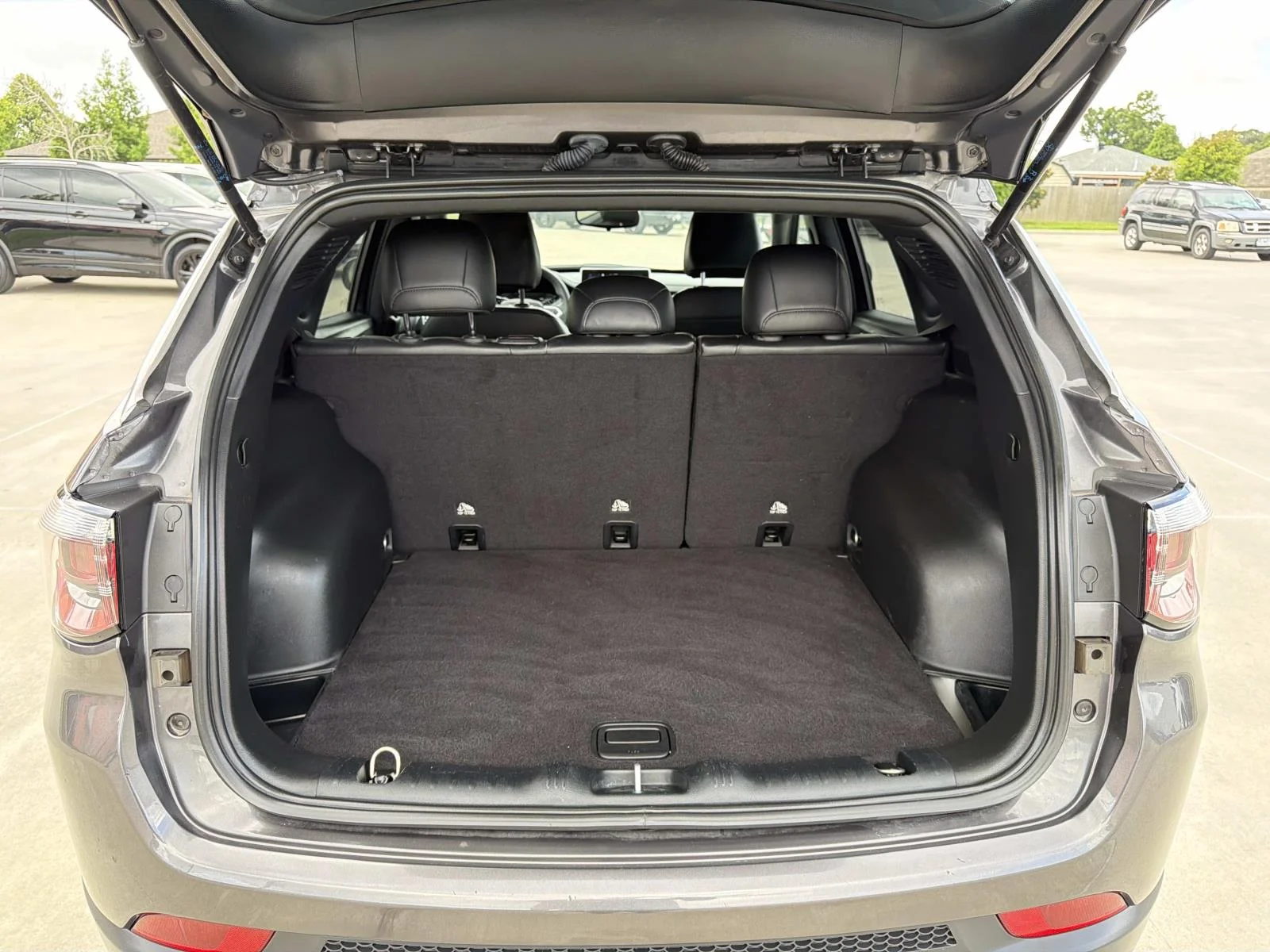 Used 2024 Gray Jeep Latitude 4x4 image 8