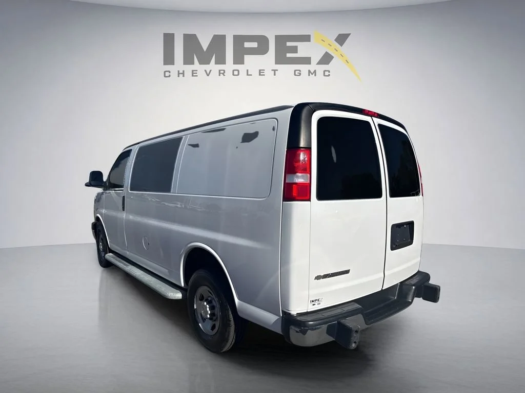 Used 2023 Summit White Chevrolet WT image 3
