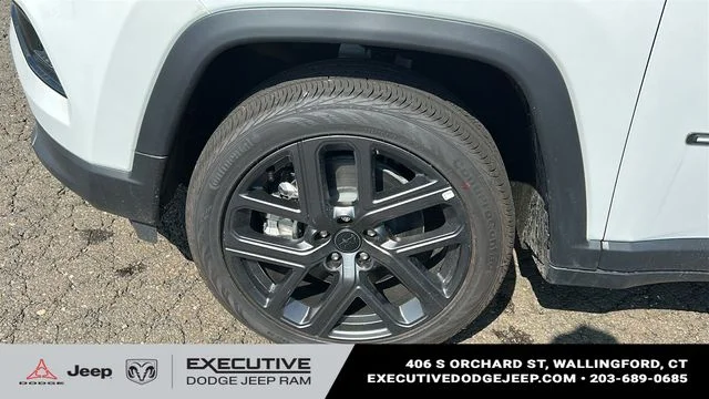 New 2026 Bright White Clear-Coat Exterior Paint Jeep Limited image 8