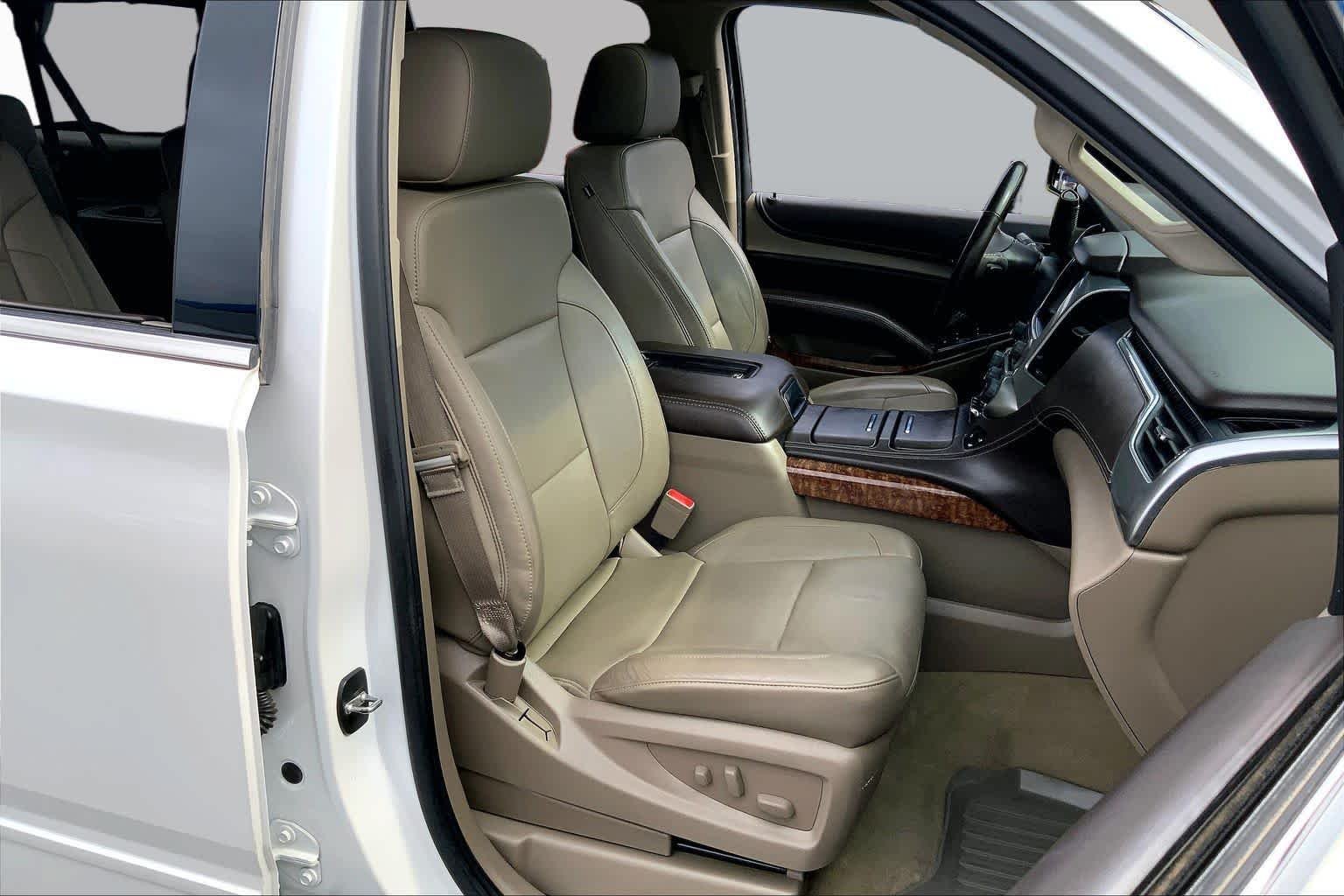 Used 2016 Iridescent Pearl Tricoat Chevrolet LTZ image 8