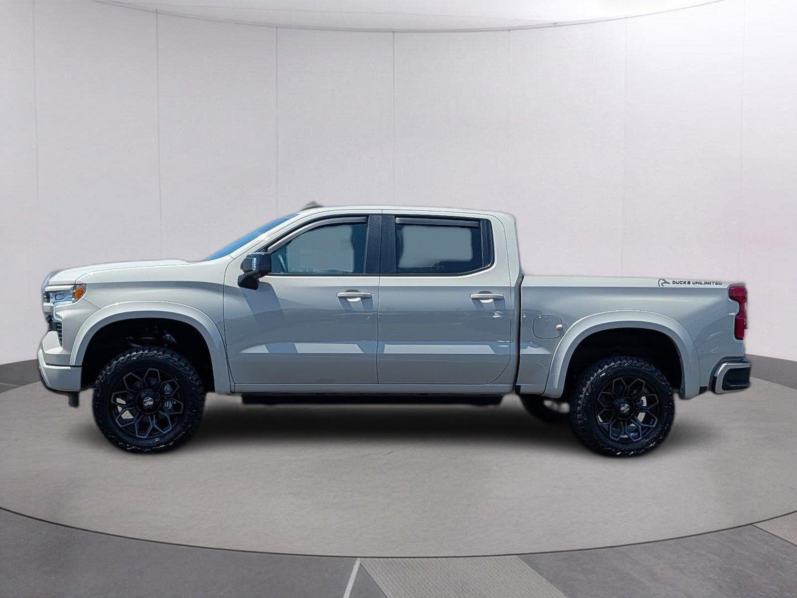 New 2026 White Sands Chevrolet RST image 2