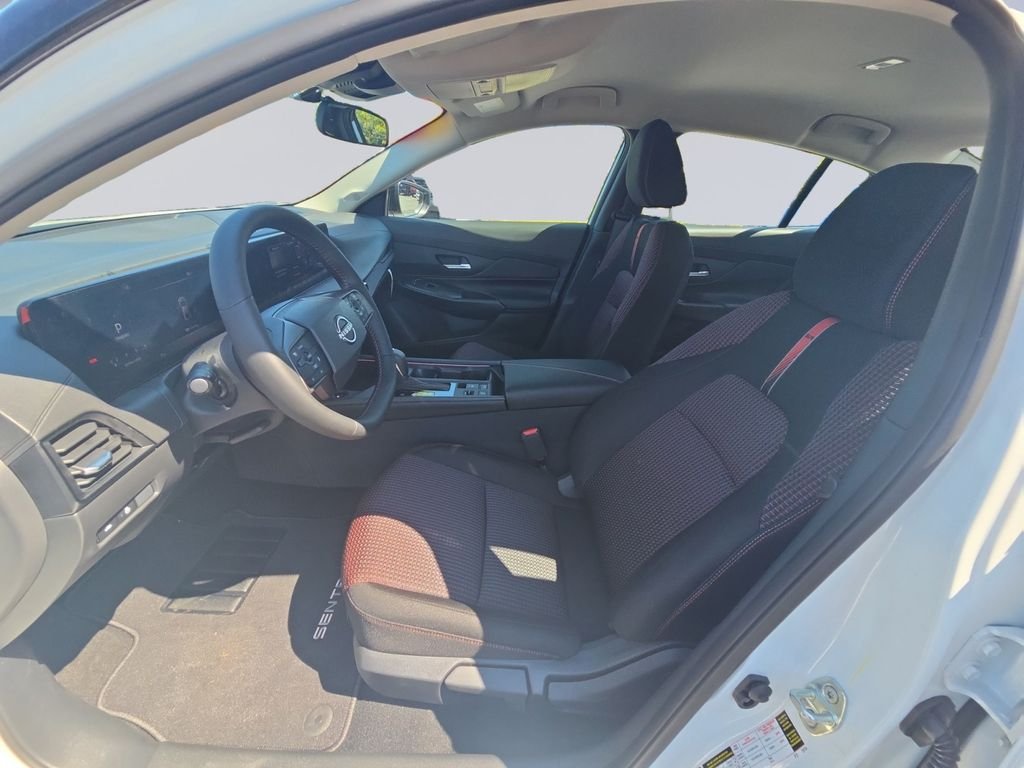 New 2026 Aspen White TriCoat / Super Black Two-tone Nissan SR image 17