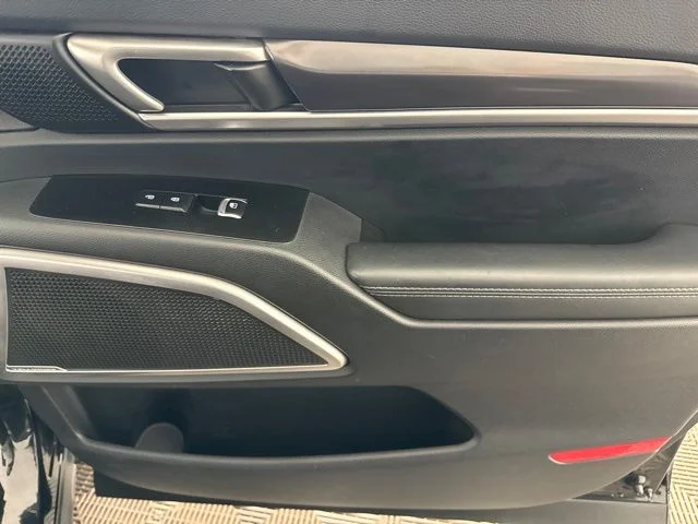 Used 2025 Black Kia S image 21