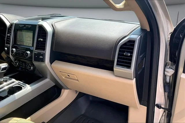 Used 2018 White Gold Ford Lariat image 26