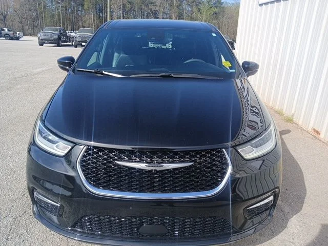 Used 2025 Black Chrysler Select image 7