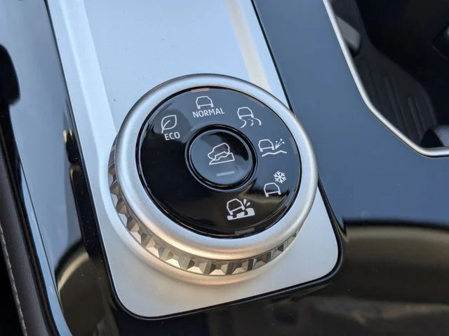 New 2026 Silver Mitsubishi SE image 29