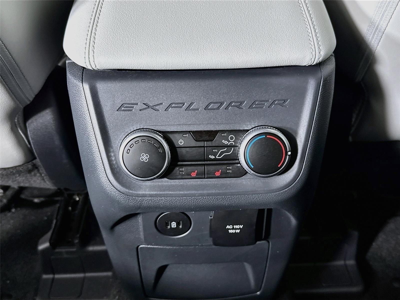 Used 2025 White Metallic Ford Platinum image 27