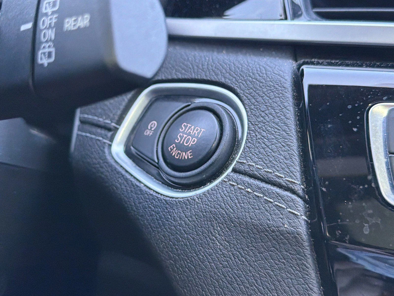 Used 2020 Mediterranean Blue Metallic BMW sDrive28i image 33