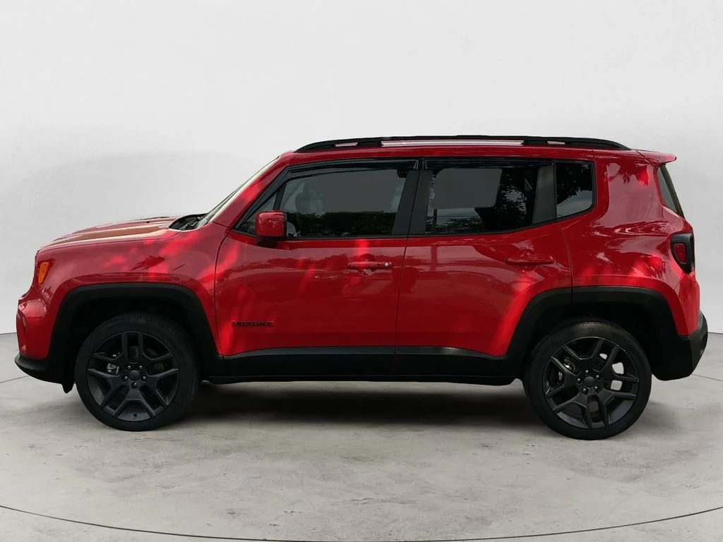Used 2022 Red Jeep Latitude image 8